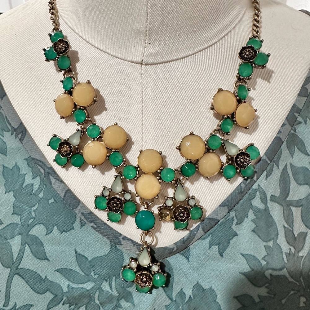 Elegant Green and Cream Statement Necklace